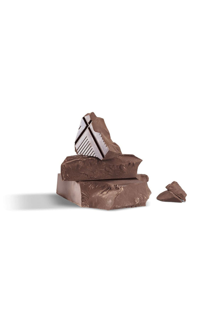 Altınmarka ALT150 Bitter Kuvertur Cikolata brings together the deep color of natural cocoa beans with a rich, balanced dark chocolate flavor.