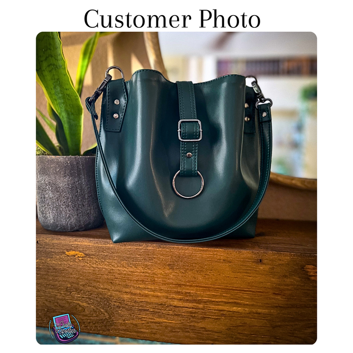 Courtyard Green | 18" Luxe Vinyl Roll