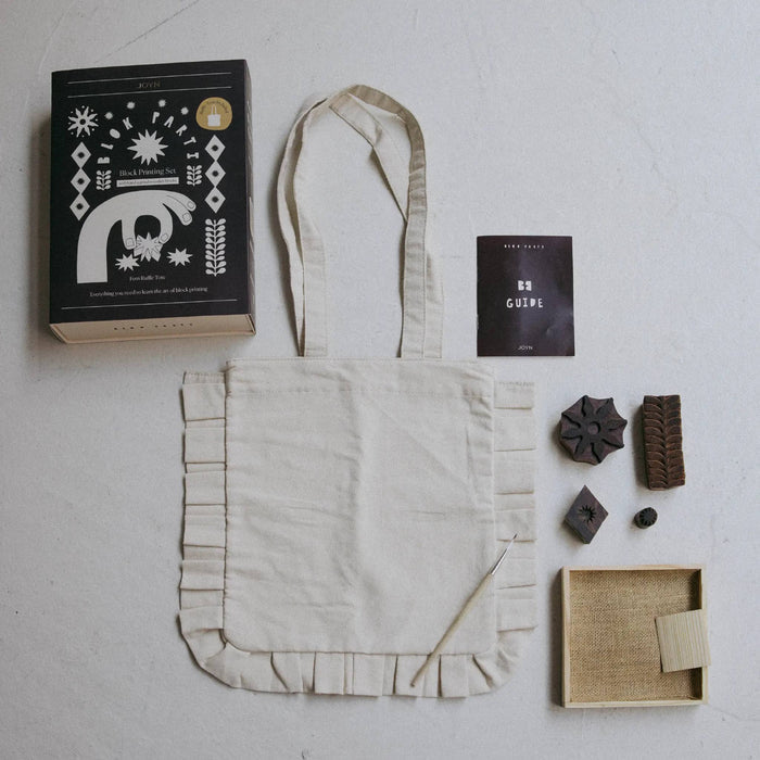 JOYN Blok Parti Fern Ruffle Tote Block Printing Set contents including a cream ruffle tote, guide, wood blocks, and ink tray.