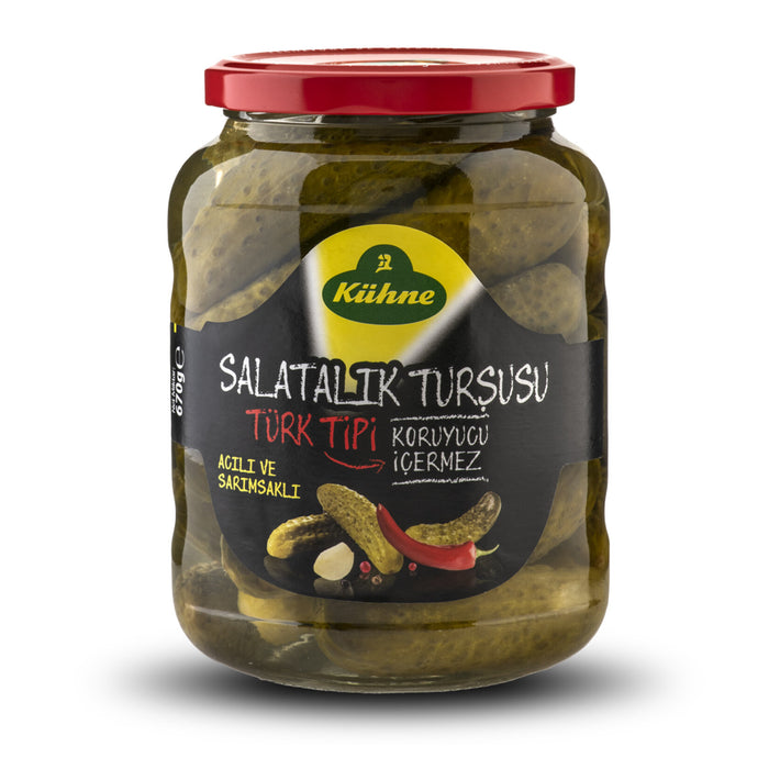 Kühne Salatalık Turşusu Türk Tipi brings the bold, garlicky taste of classic Turkish-style pickled cucumbers to your table.