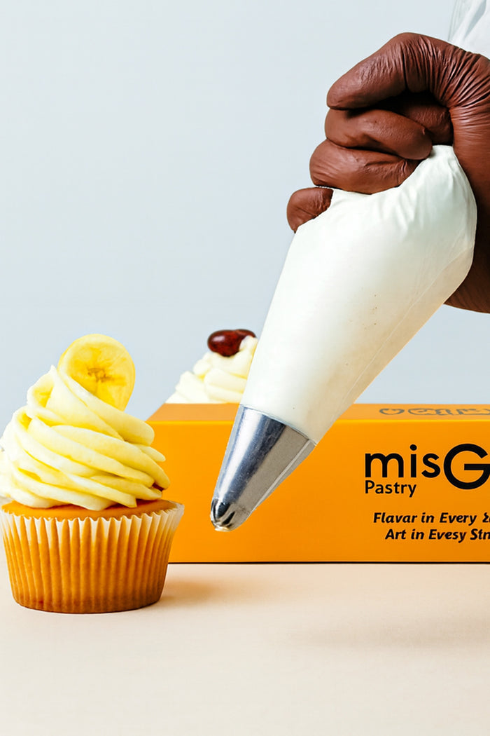 The Pasta Urunleri Disposable Pastry Bag 72 Count is designed for easy, hygienic, and reliable cake decorating.