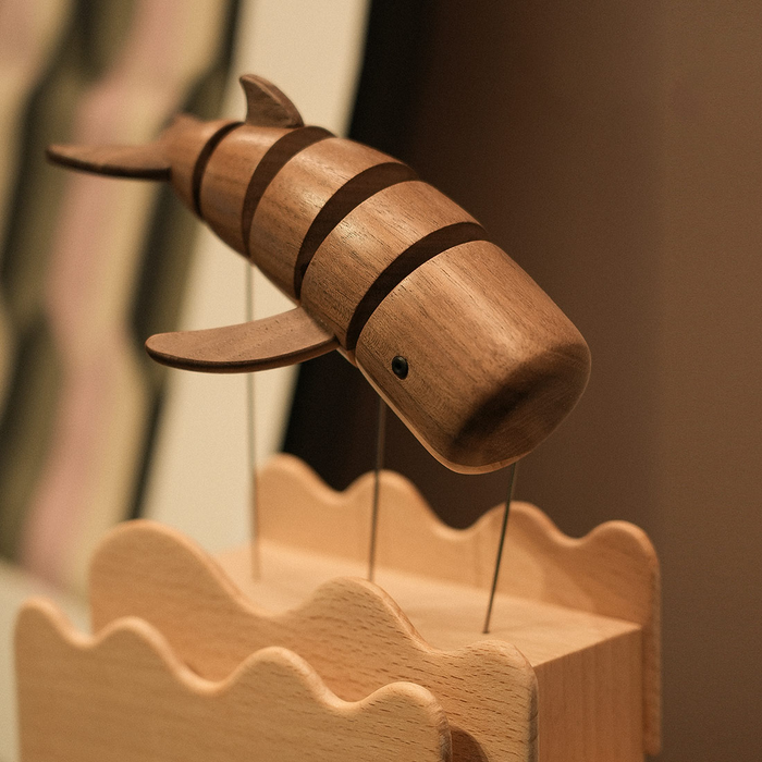 Wooden Whale Kinetic Sculpture Handmade Dynamic Marine Animal Model Desktop Relaxation Decor Non Music Box